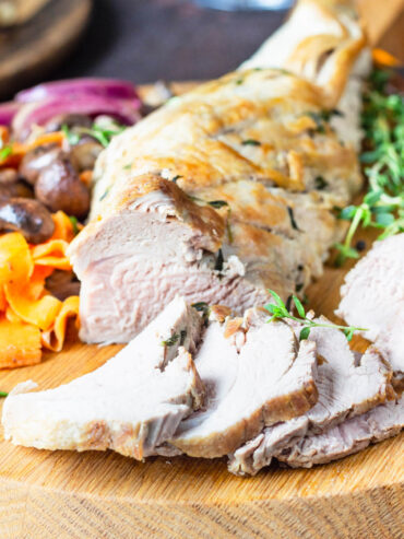 Saftiger Roastbeef mit aromatischem Gemüse aus Waldpilzen und Möhren