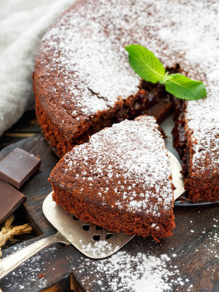 Saftiger Schoko-Brownie-Kuchen (Fudgy Chocolate Cake)