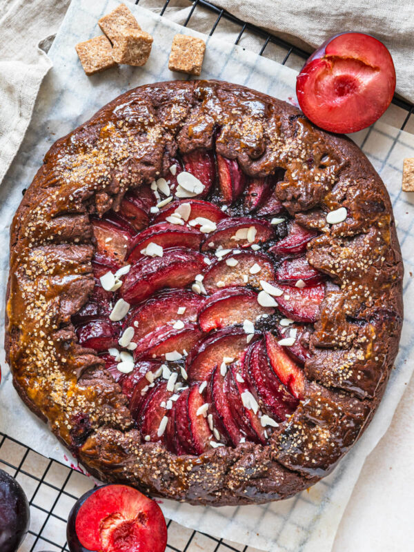 Schokoladengalette mit Pflaumen – Das rustikale Mürbeteiggebäck