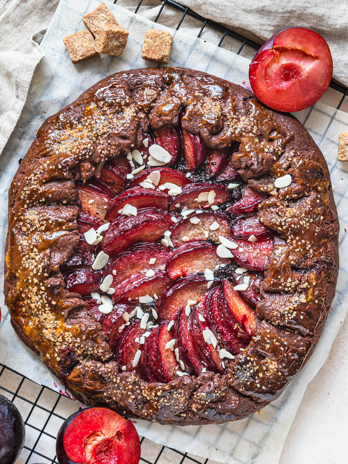 Schokoladengalette mit Pflaumen – Das rustikale Mürbeteiggebäck