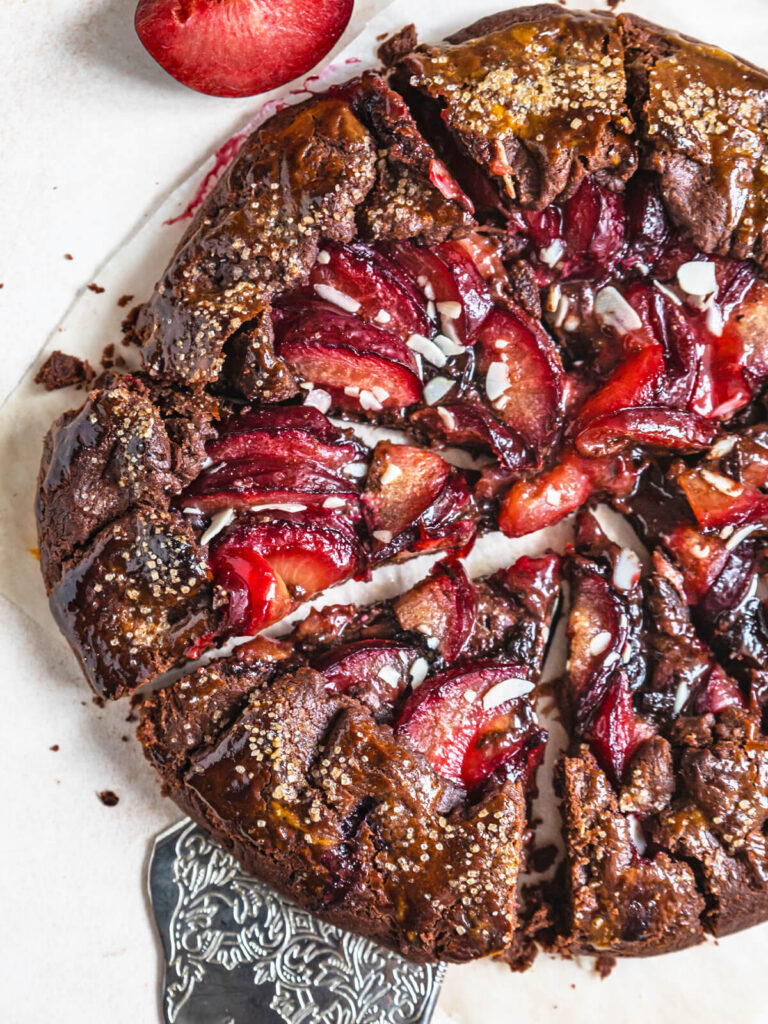 Schokoladengalette mit Pflaumen – Das rustikale Mürbeteiggebäck