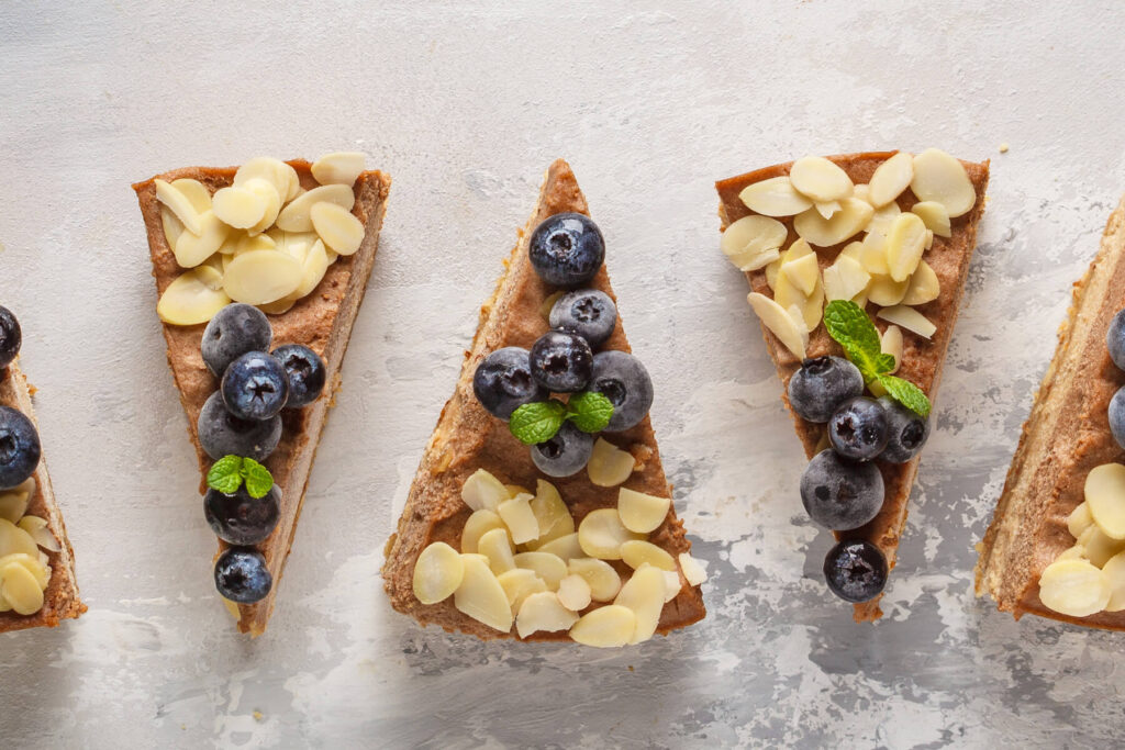 Veganer Karamell-Schoko Raw Cheesecake (Rohkostkuchen ohne Backen)