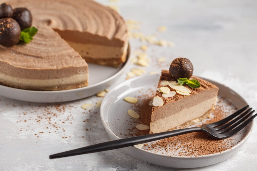 Veganer Karamell-Schoko Raw Cheesecake (Rohkostkuchen ohne Backen)
