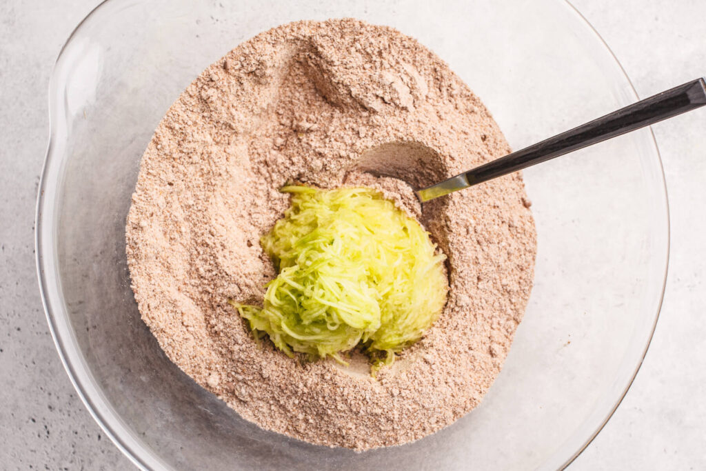 Veganer Schoko-Birnen-Kuchen mit Zucchini