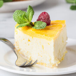 Zitronen-Cheesecake mit Kokosboden & Lemon Curd