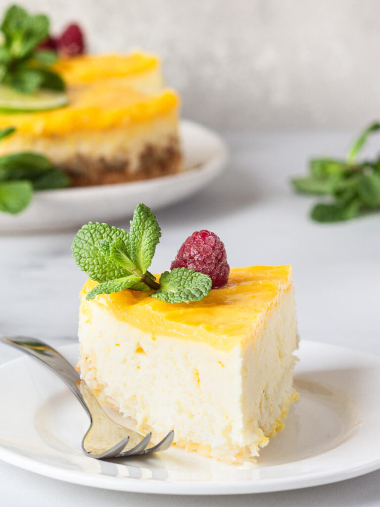 Zitronen-Cheesecake mit Kokosboden & Lemon Curd