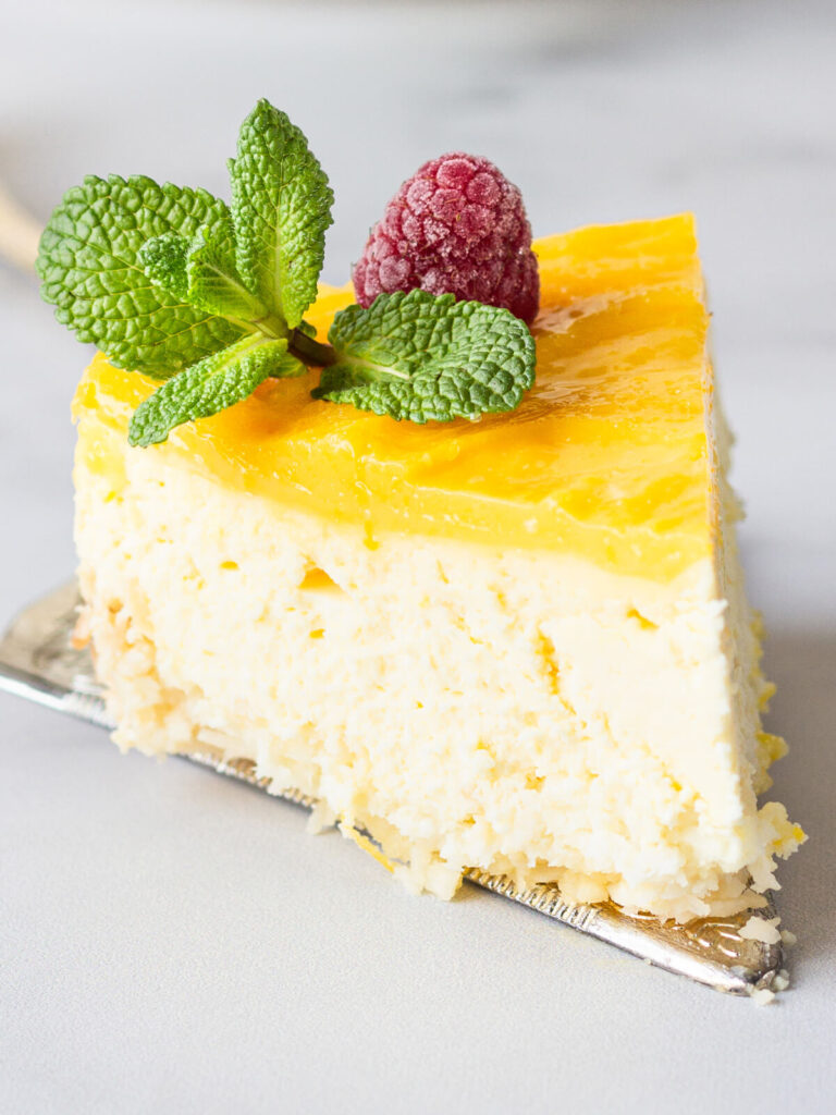 Zitronen-Cheesecake mit Kokosboden & Lemon Curd