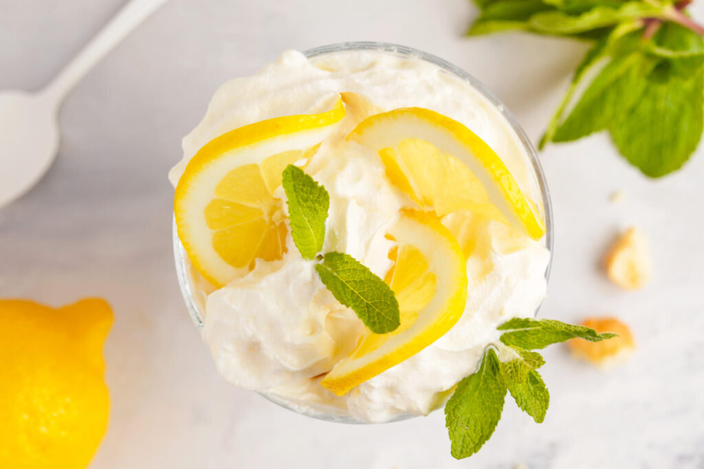 Zitronen-Trifle - Englisches Schichtdessert mit Biskuit & Cream Cheese