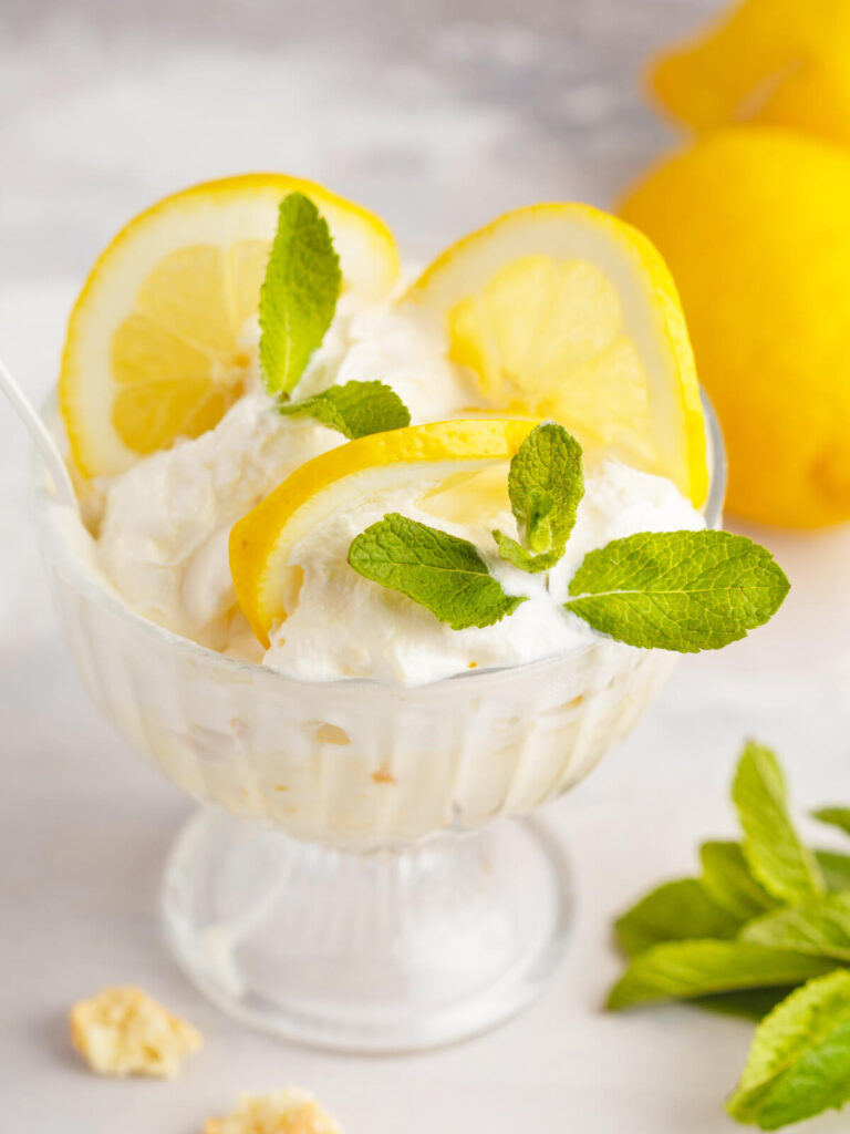Zitronen-Trifle mit Biskuit und Cream Cheese