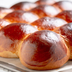 Aromatische Butter-Vanille-Brötchen aus Hefeteig