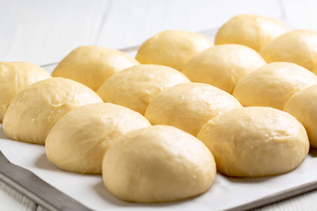 Aromatische Butter-Vanille-Brötchen aus Hefeteig