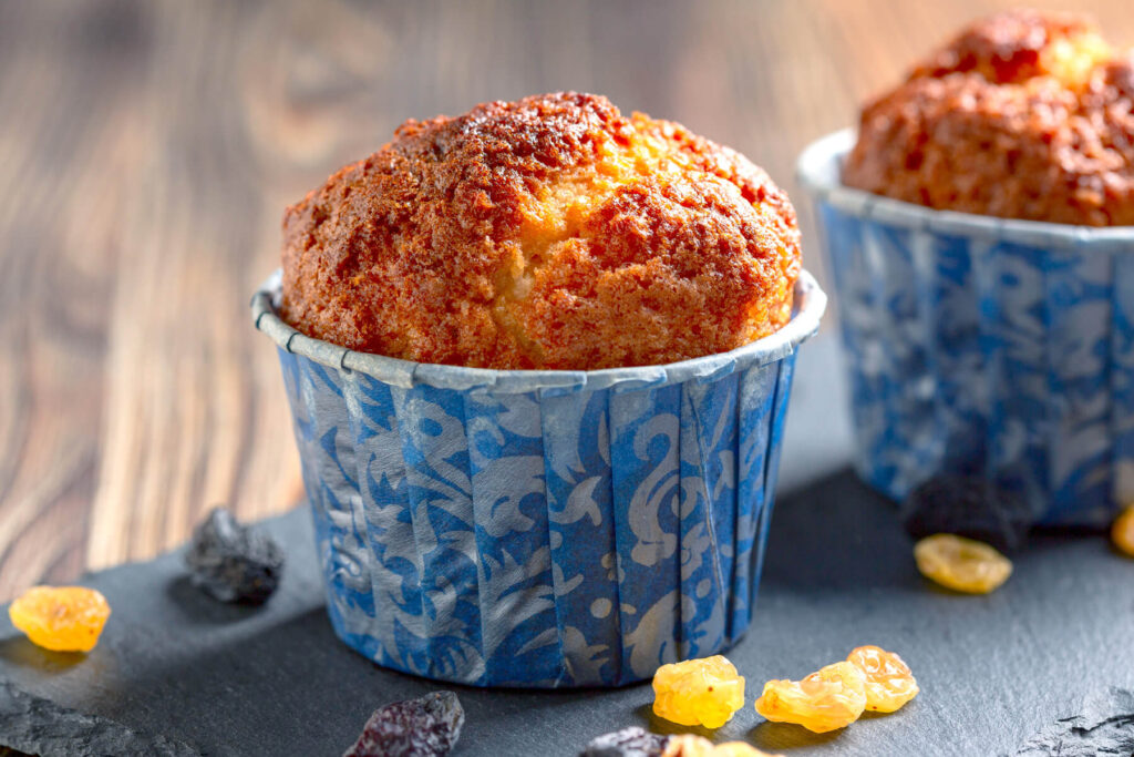 Luftige Rosinen-Muffins mit hoher Kuppel