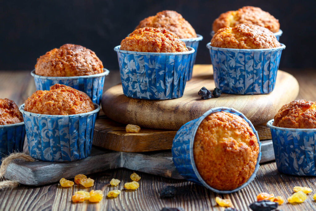 Luftige Rosinen-Muffins mit hoher Kuppel