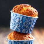 Luftige Rosinen-Muffins mit hoher Kuppel