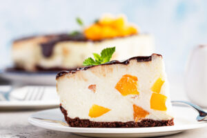 No-Bake Aprikosen-Cheesecake mit Schokoladen-Ganache (Käsekuchen ohne Backen)