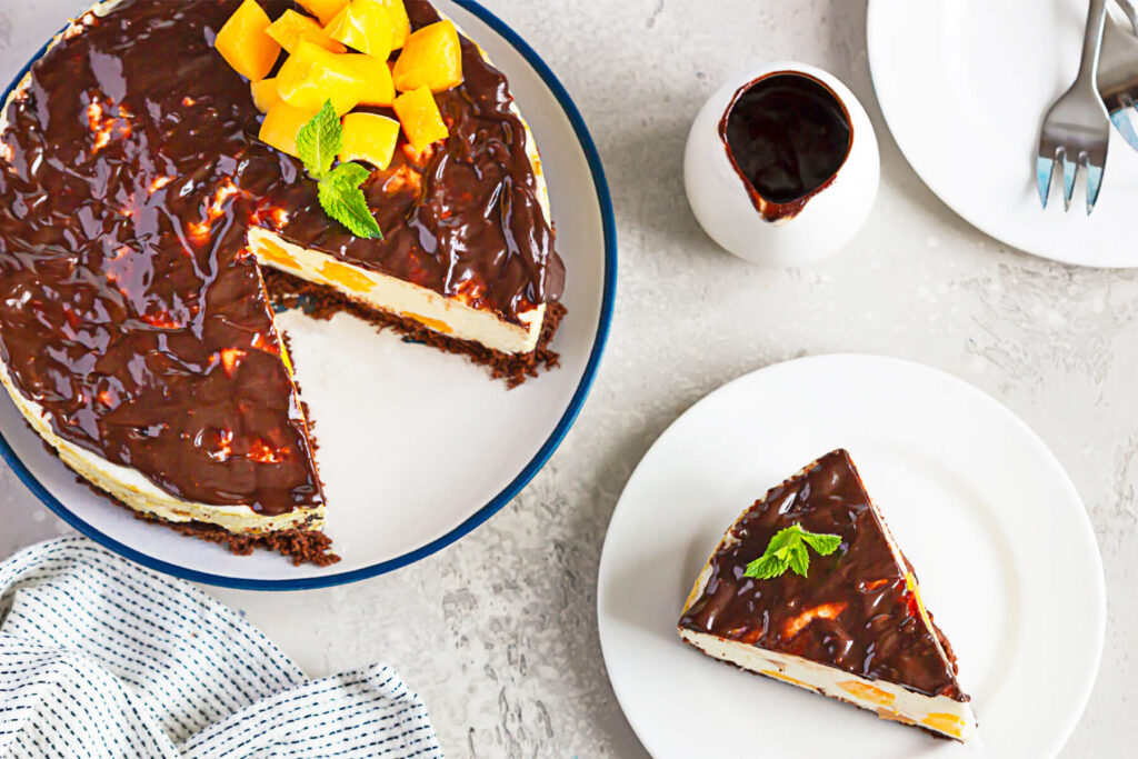 No-Bake Aprikosen-Cheesecake mit Schokoladen-Ganache (Käsekuchen ohne Backen)