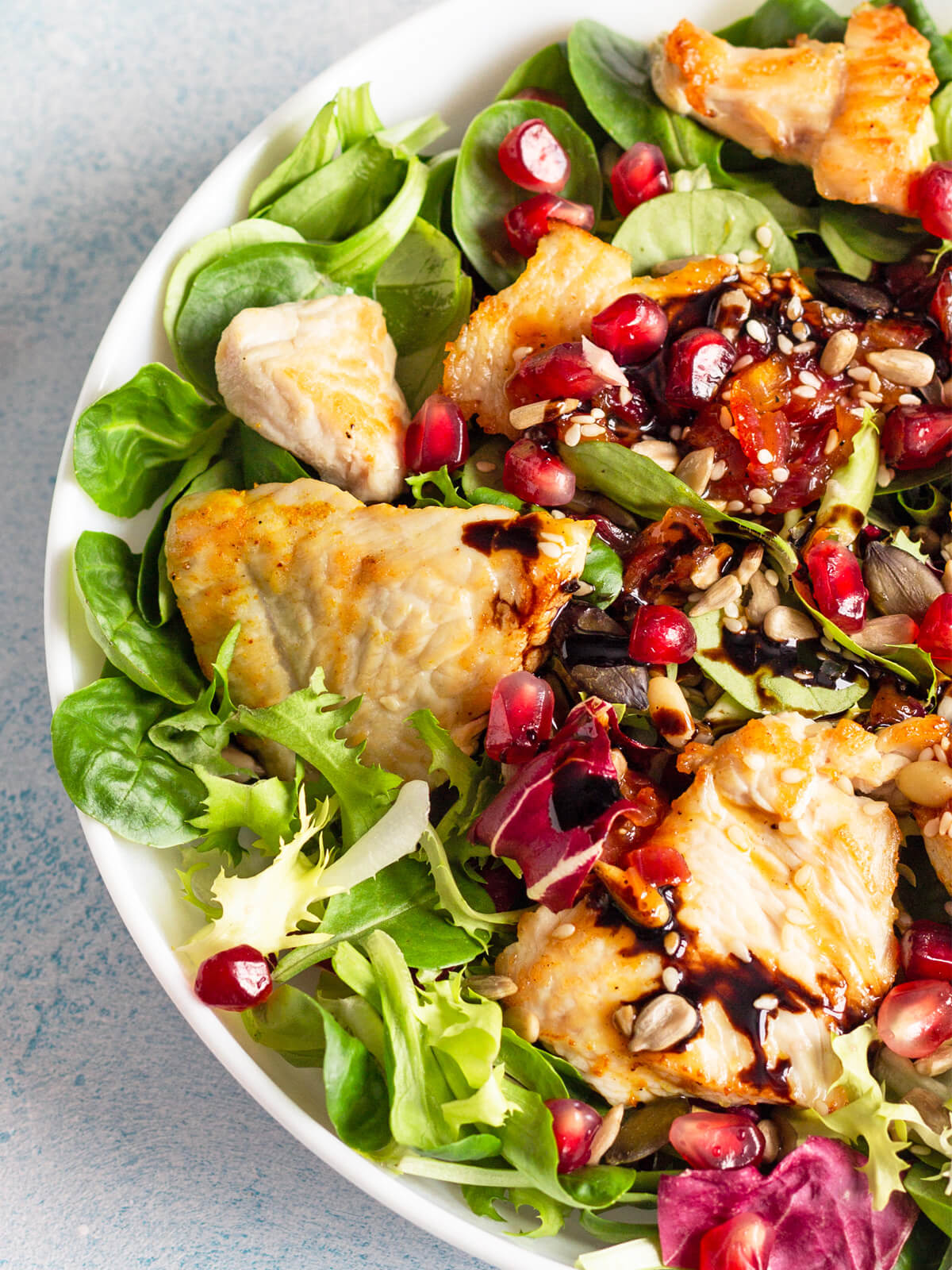 Putenbrust-Salat mit Kernenmix und Mandarinendressing