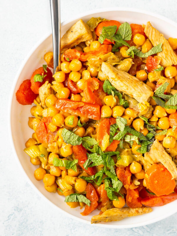 Putenpfanne mit Kichererbsen und getrockneten Aprikosen