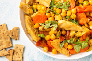 Putenpfanne mit Kichererbsen und getrockneten Aprikosen