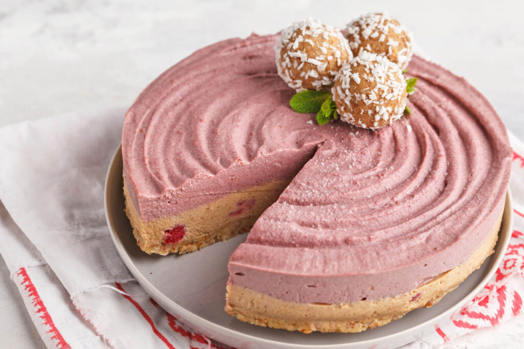 Roher Himbeer-Nuss-Cheesecake (No-Bake & Vegan Raw Cake)