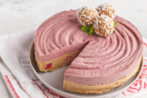 Roher Himbeer-Nuss-Cheesecake (No-Bake & Vegan Raw Cake)