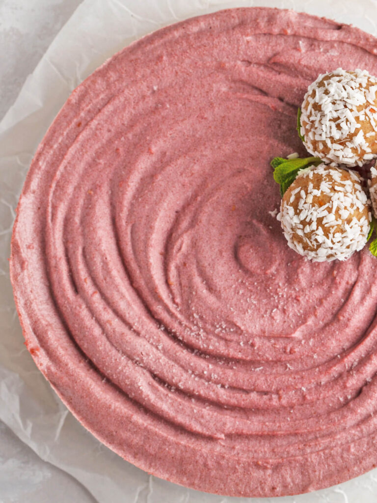 Roher Himbeer-Nuss-Cheesecake (No-Bake & Vegan Raw Cake)