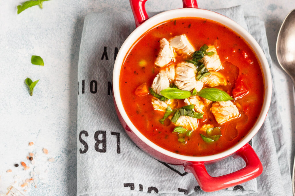 Tomatensuppe mit Bulgur und Hähnchenfleisch