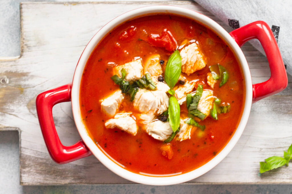 Tomatensuppe mit Bulgur und Hähnchenfleisch
