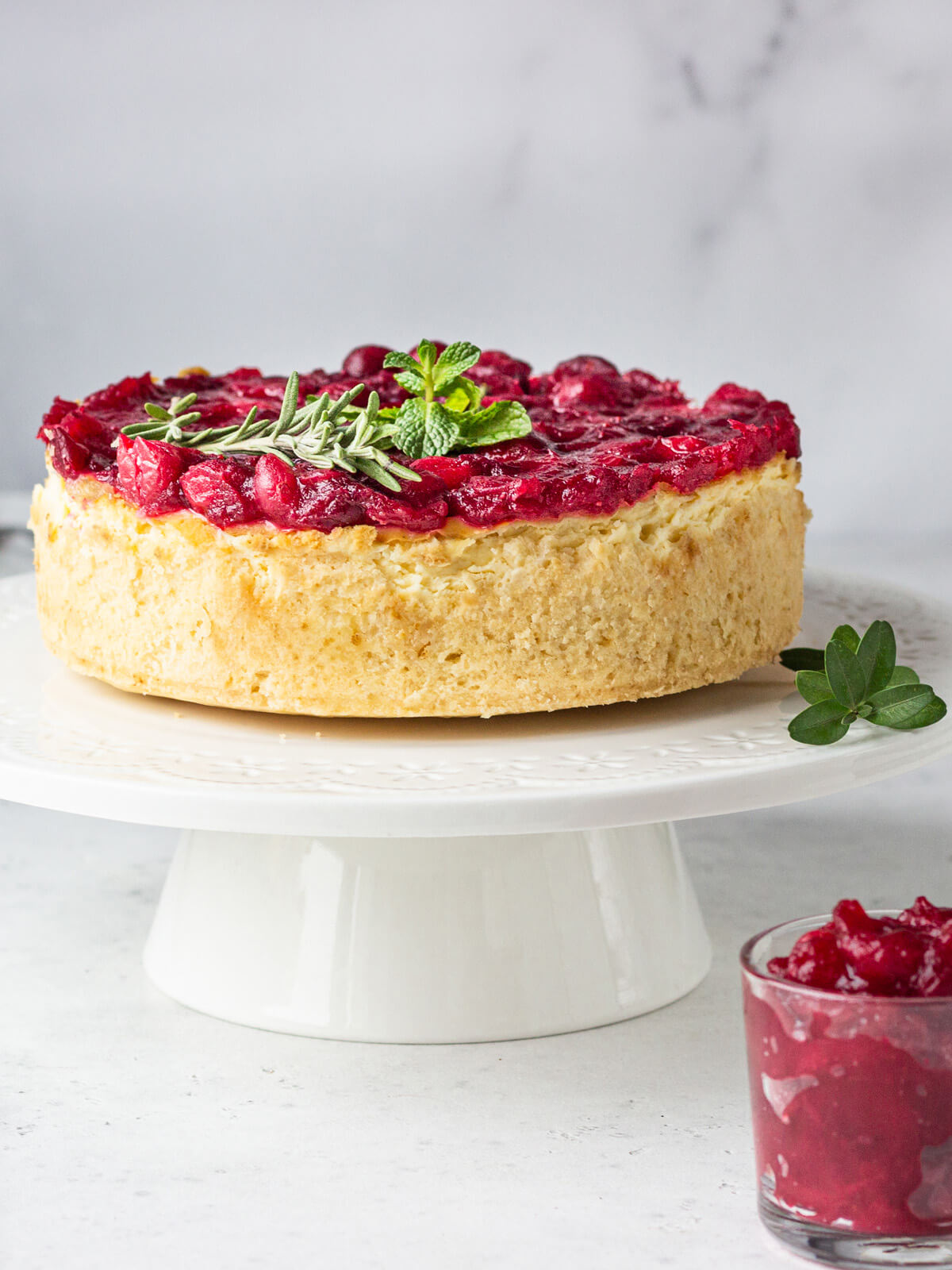 Cranberry-Cheesecake - Cremiger Käsekuchen mit fruchtigem Topping