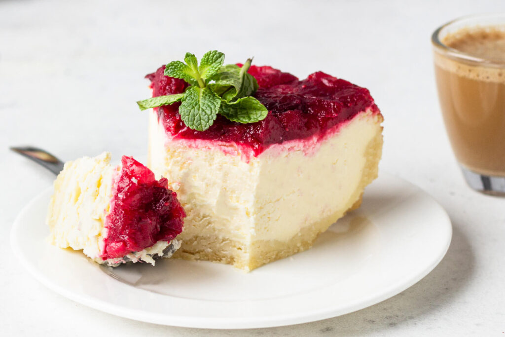 Cranberry-Cheesecake - Cremiger Käsekuchen mit fruchtigem Topping