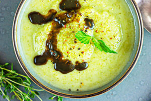 Cremige Brokkoli-Sellerie-Suppe (ohne Sahne & Milch)