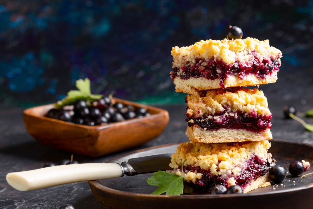 Einfacher Beeren-Streuselkuchen mit gemahlenen Mandeln