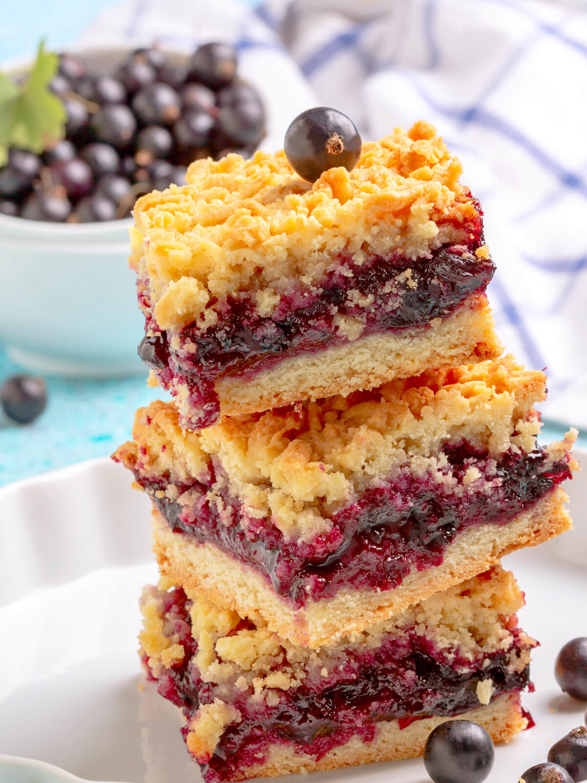 Einfacher Beeren-Streuselkuchen mit gemahlenen Mandeln