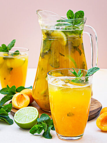 Erfrischende Aprikosenlimonade mit Limette & Minze (alkoholfrei)