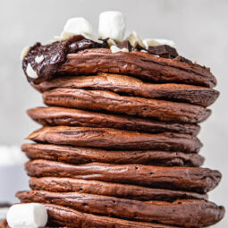 Fluffige Schoko-Quark-Pancakes aus Magerquark (Oladji)