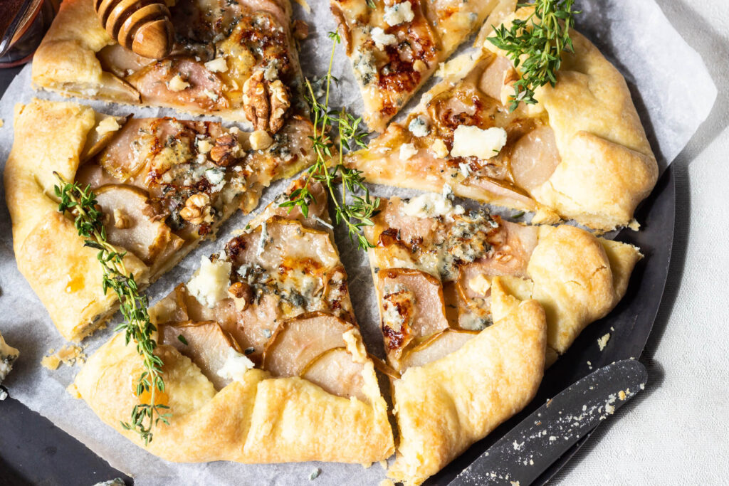 Galette mit Birnen und Blauschimmelkäse
