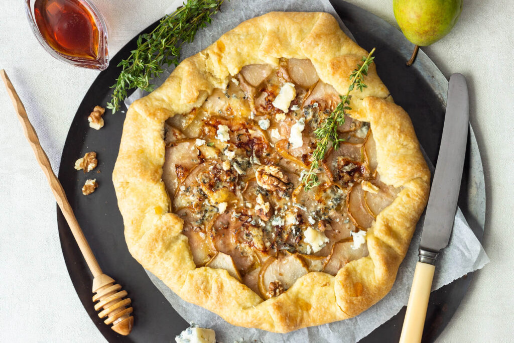 Galette mit Birnen und Blauschimmelkäse