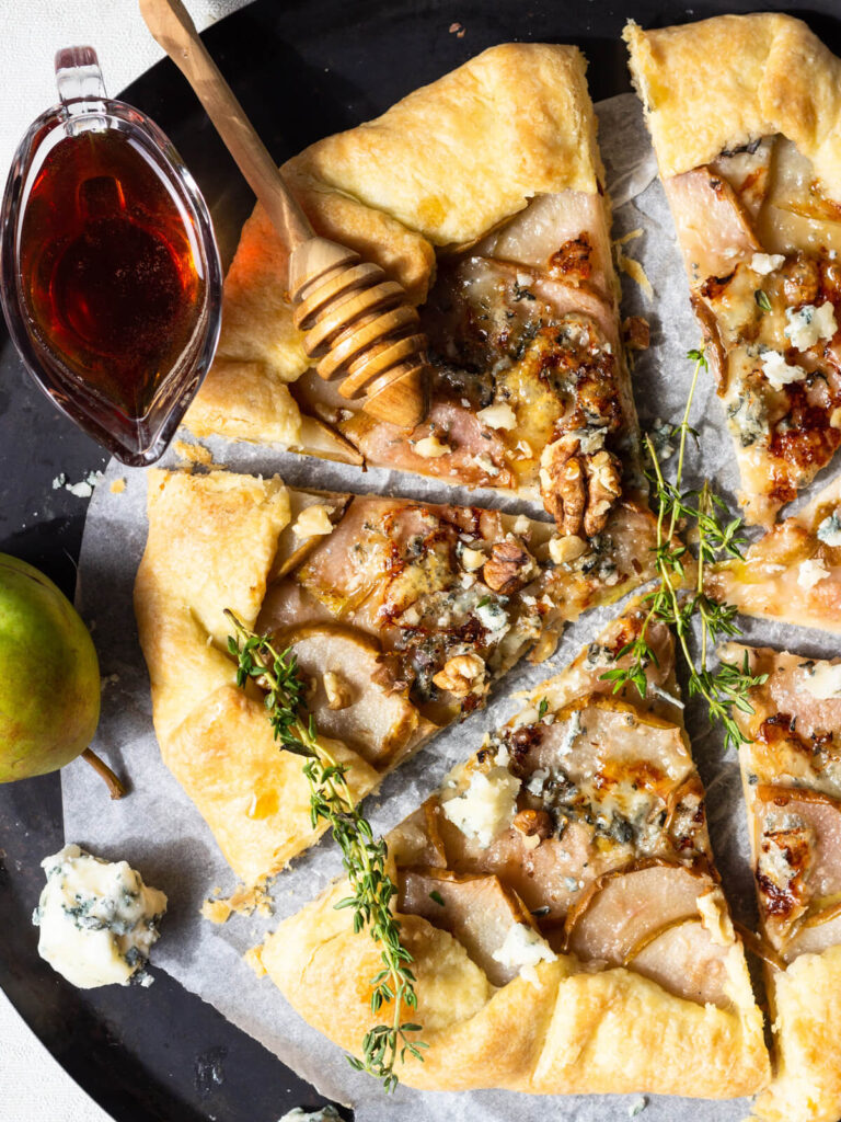 Galette mit Birnen und Blauschimmelkäse