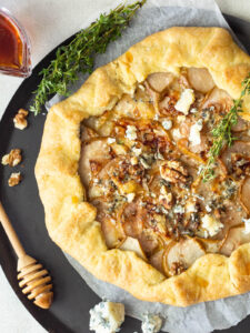 Galette mit Birnen und Blauschimmelkäse