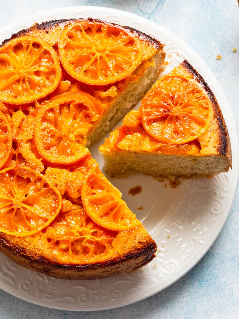 Gestürzter Kuchen mit karamellisierten Mandarinen