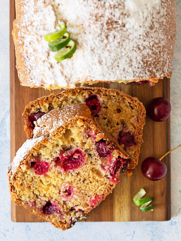 Haselnuss-Kirsch-Rührkuchen im Kasten
