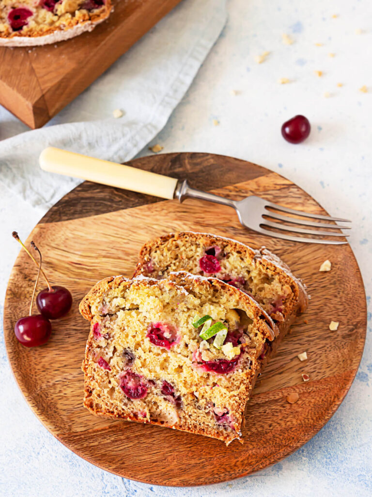 Haselnuss-Kirsch-Rührkuchen im Kasten