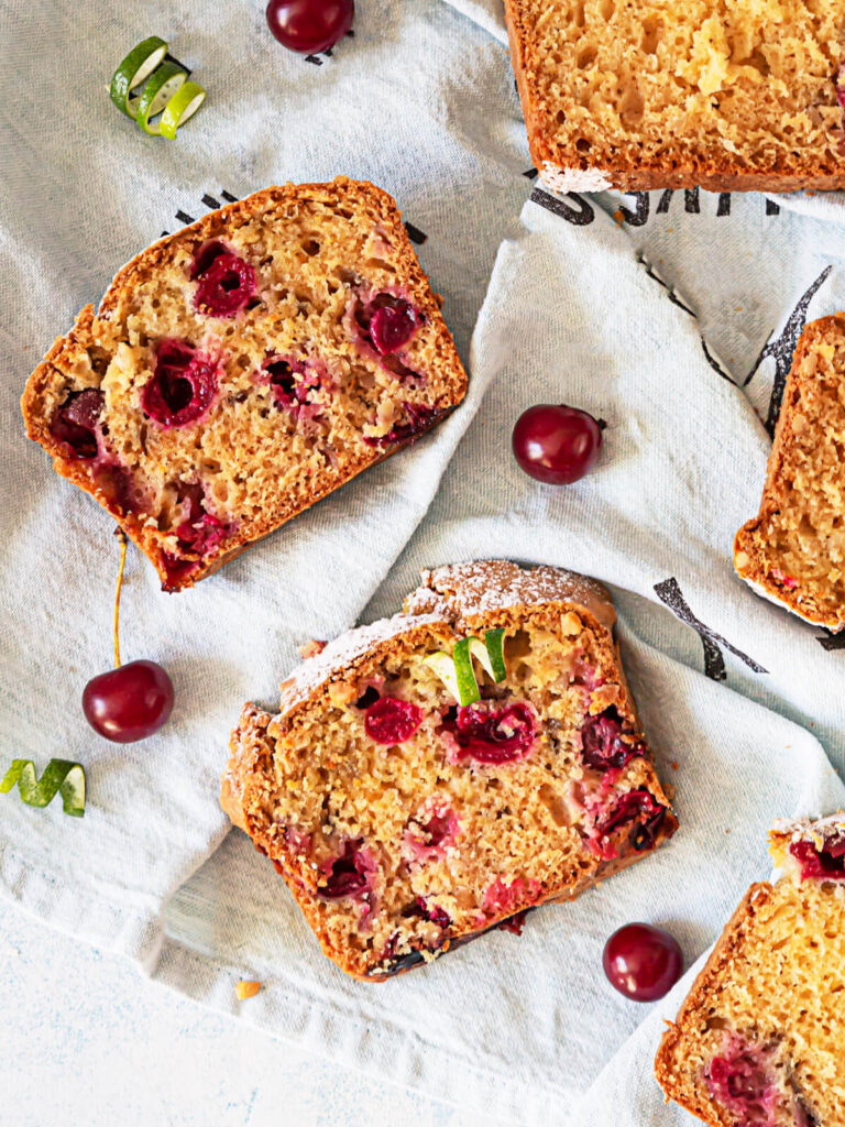 Haselnuss-Kirsch-Rührkuchen im Kasten