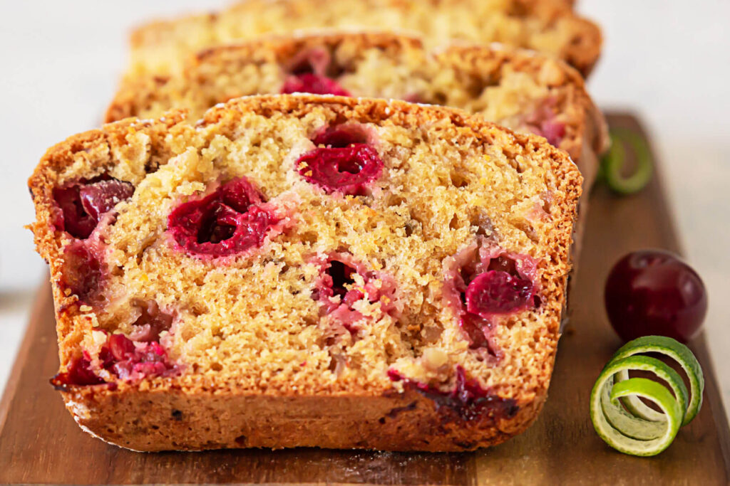 Haselnuss-Kirsch-Rührkuchen im Kasten