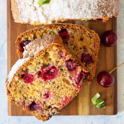 Haselnuss-Kirsch-Rührkuchen im Kasten