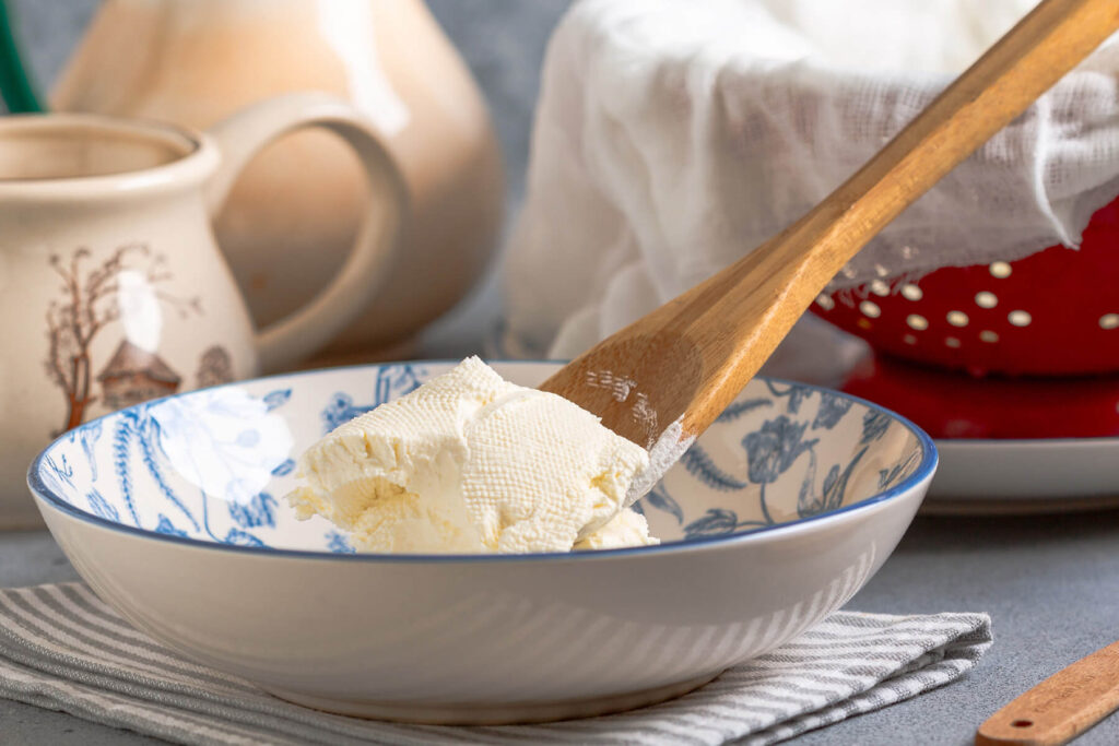 Hausgemachter Frischkäse aus Joghurt und Schmand
