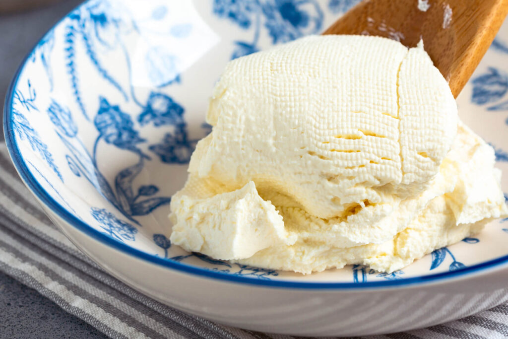 Hausgemachter Frischkäse aus Joghurt und Schmand