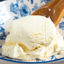 Hausgemachter Frischkäse aus Joghurt und Schmand