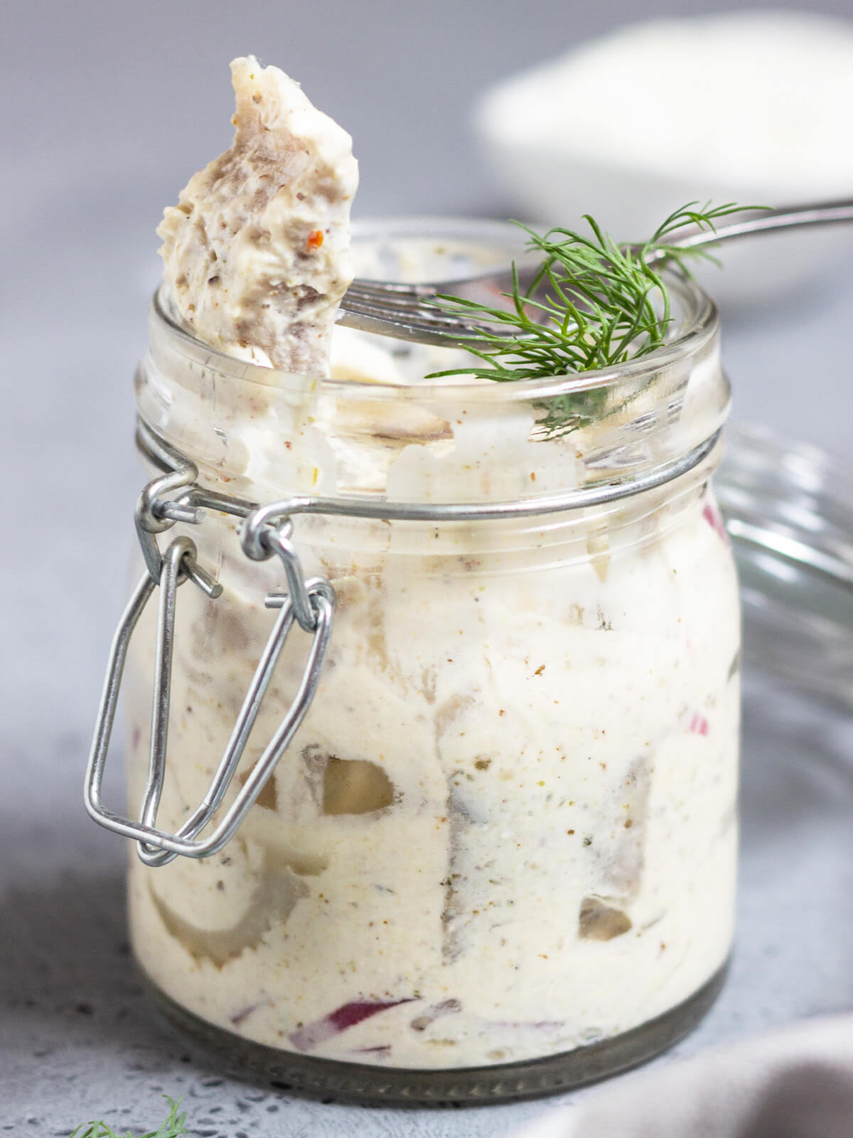 Hering in Currysauce: Zarter Matjes mit Apfel & roter Zwiebel