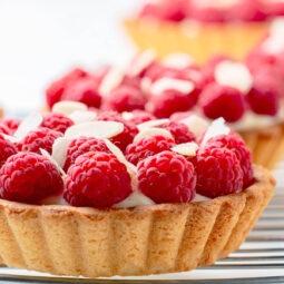 Himbeer-Tartelettes mit klassischer Vanillecreme